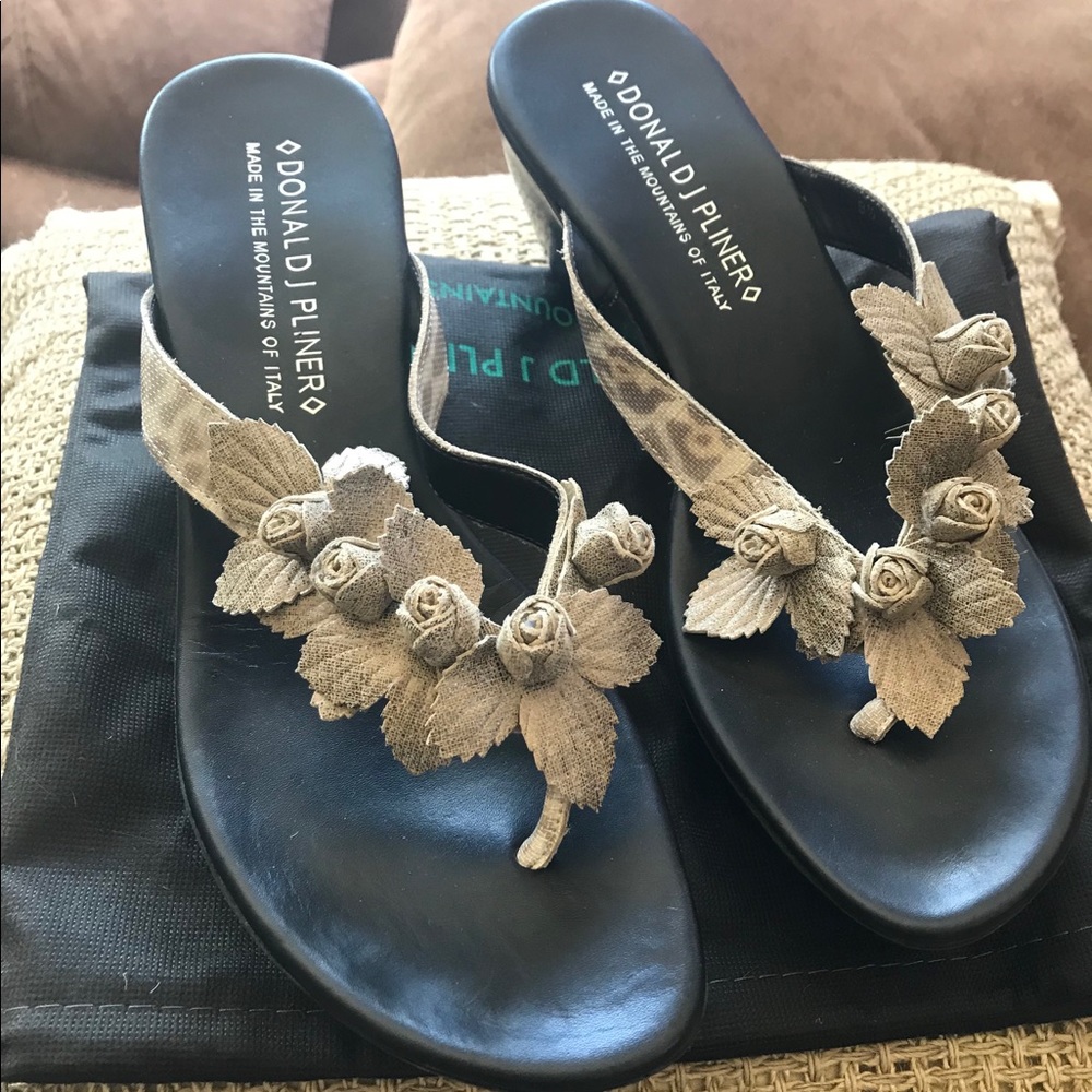 Donald J Pliner Ciss Sandals